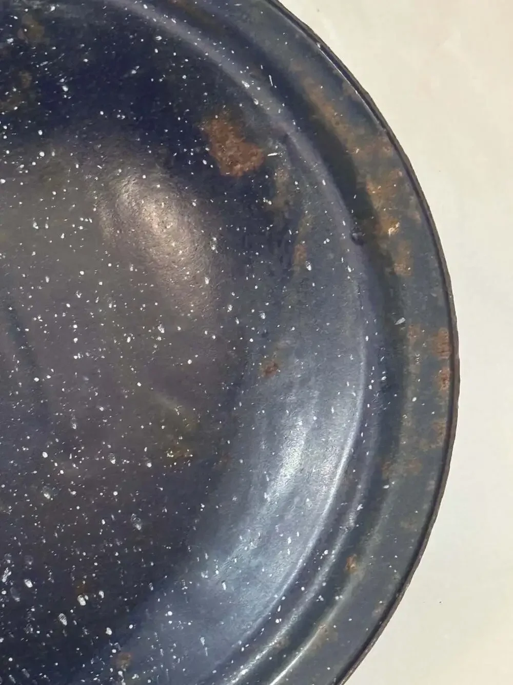 Unknown vintage enamelware